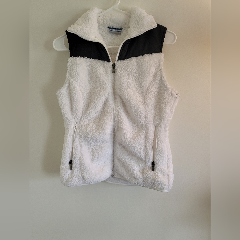 Columbia fuzzy white vest